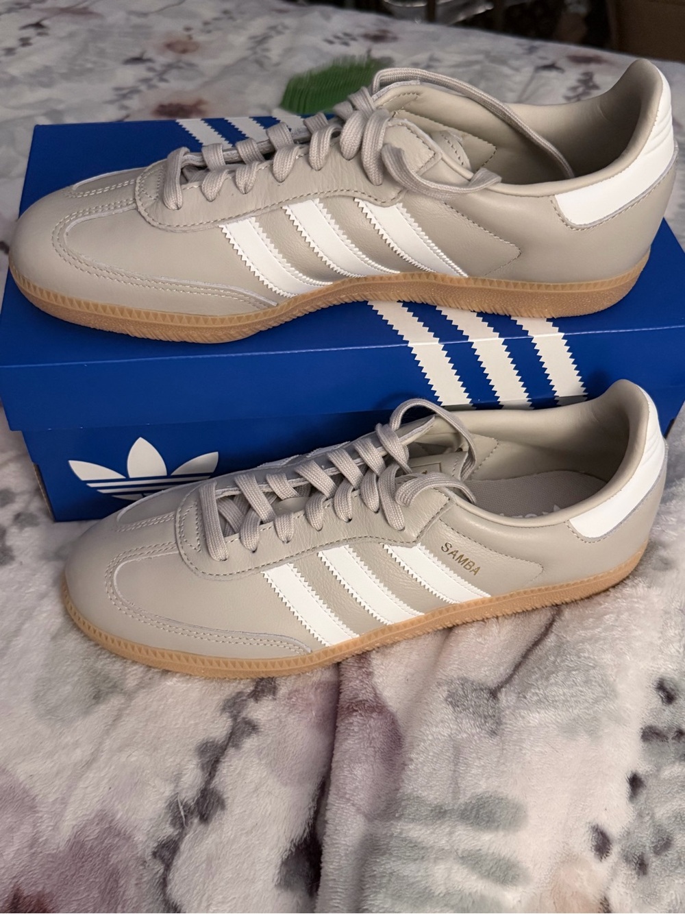 adidas Samba Sneakers - Light beige and White with Gum Sole